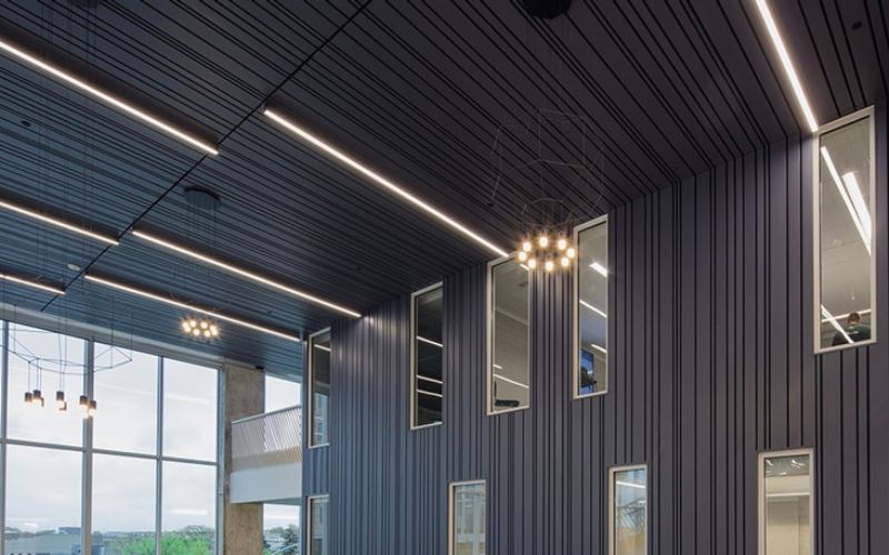 Trần kim loại lưới kiểu công nghiệp tại văn phòng công nghệ cao