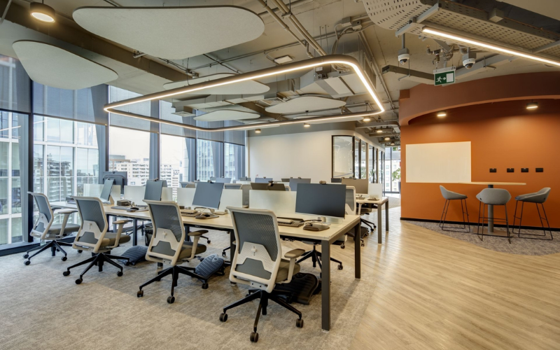 Vách ngăn bàn làm việc bằng kính