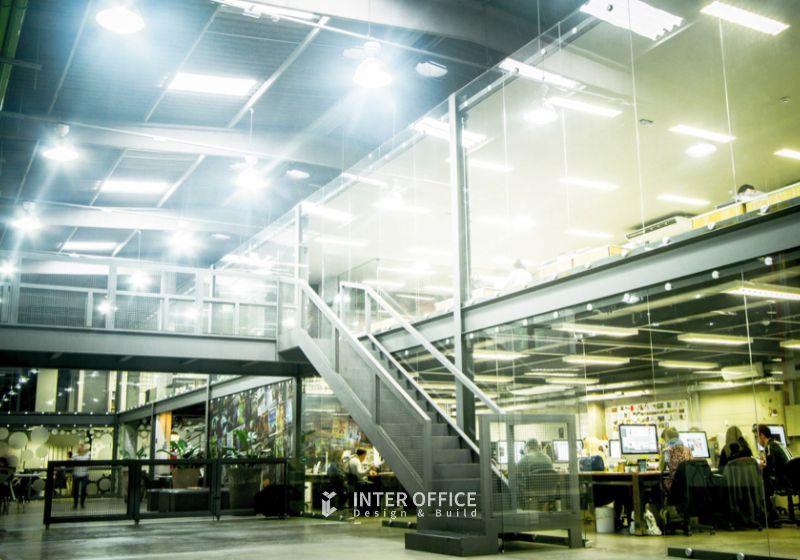 Cầu thang và cấu trúc kim loại