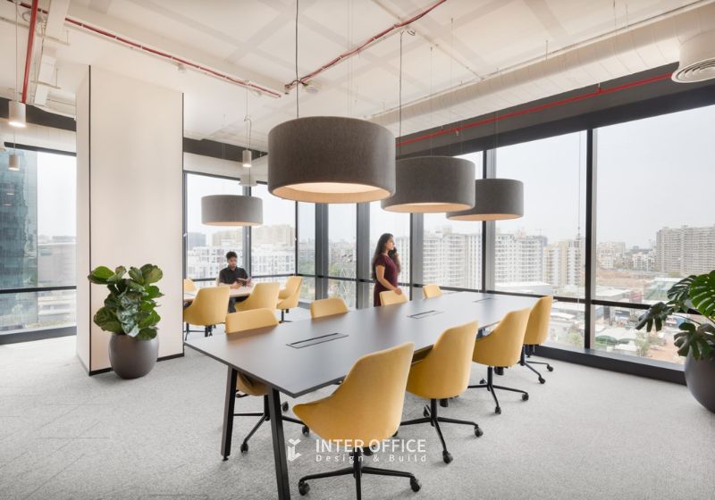 Thiết kế mở trong văn phòng tối giản 