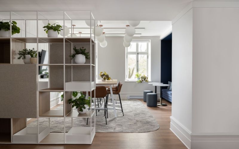 Trang trí tủ kệ sách, giá đỡ đến giảm tiếng ồn 