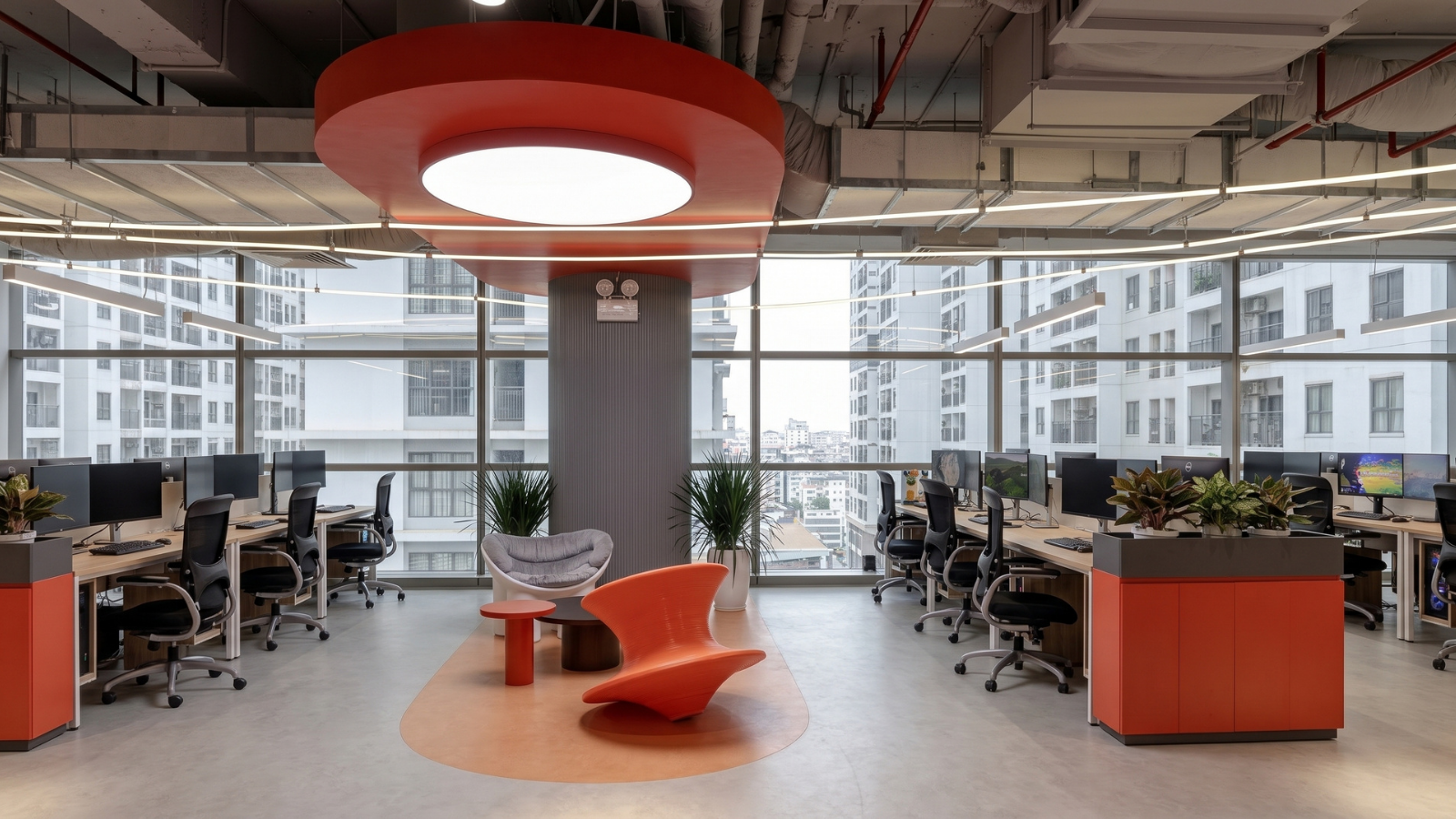 Sử dụng hệ màu sắc tương phản khi thiết kế văn phòng phong cách công nghiệp