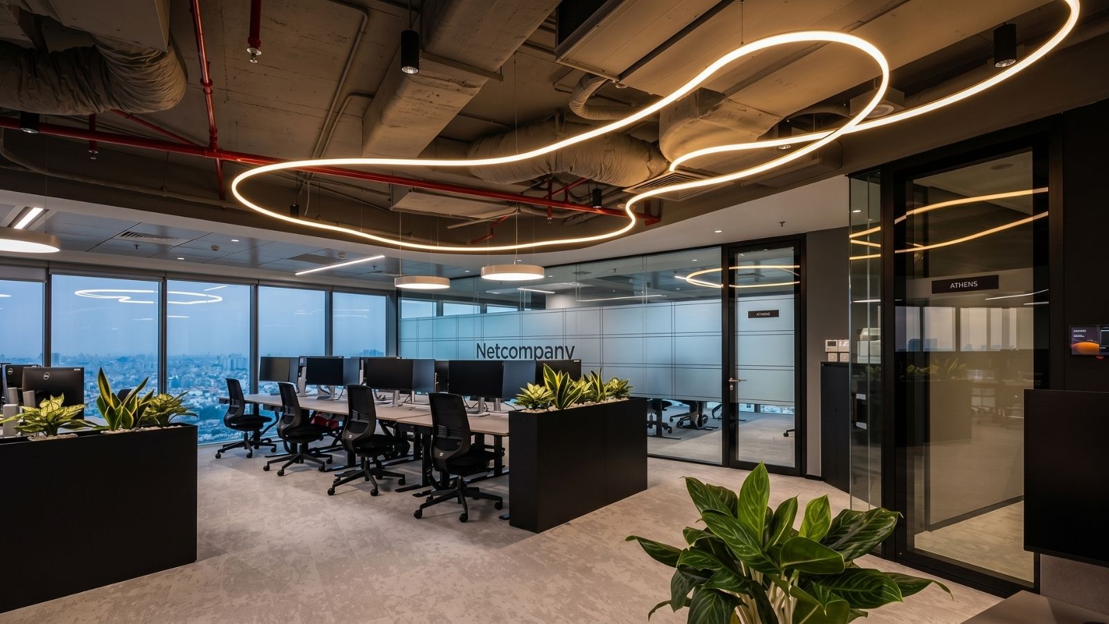 phong cách thiết kế công nghiệp kết hợp không gian mở với trần thô