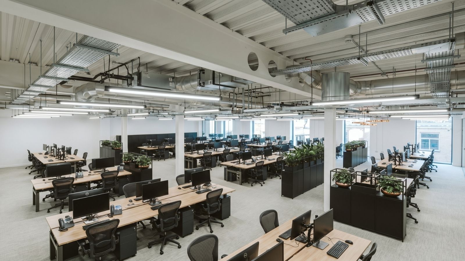 thiết kế văn phòng làm việc với không gian mở giúp kết nối nhân viên