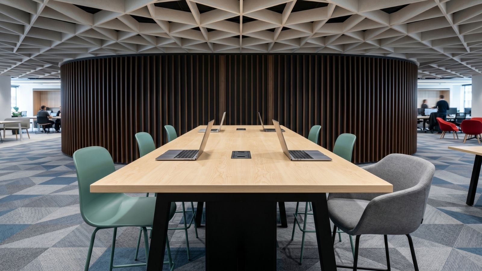 Không gian văn phòng công nghiệp cùng với nội thất độc đáo, tiện nghi