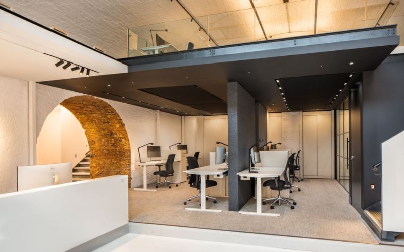 Xây dựng tường dày, tiêu âm để giảm tiếng ồn 