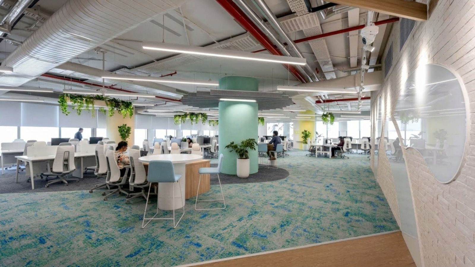 Không gian văn phòng hiện đại, thiết kế mở, phù hợp triển khai các dự án quy mô lớn và trụ sở.