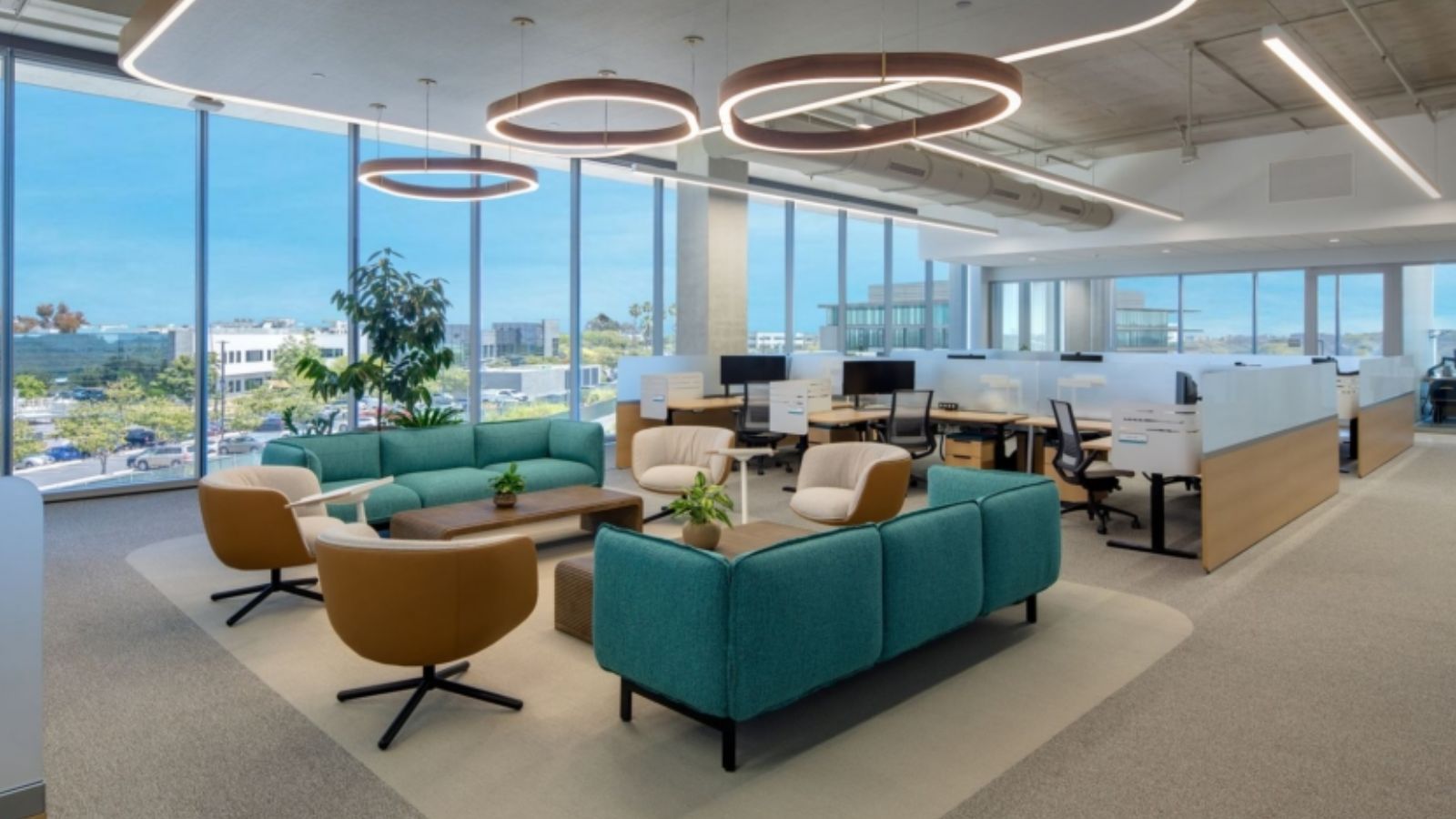 Không gian làm việc bố trí mở thoáng tạo sự trao đổi nhân viên