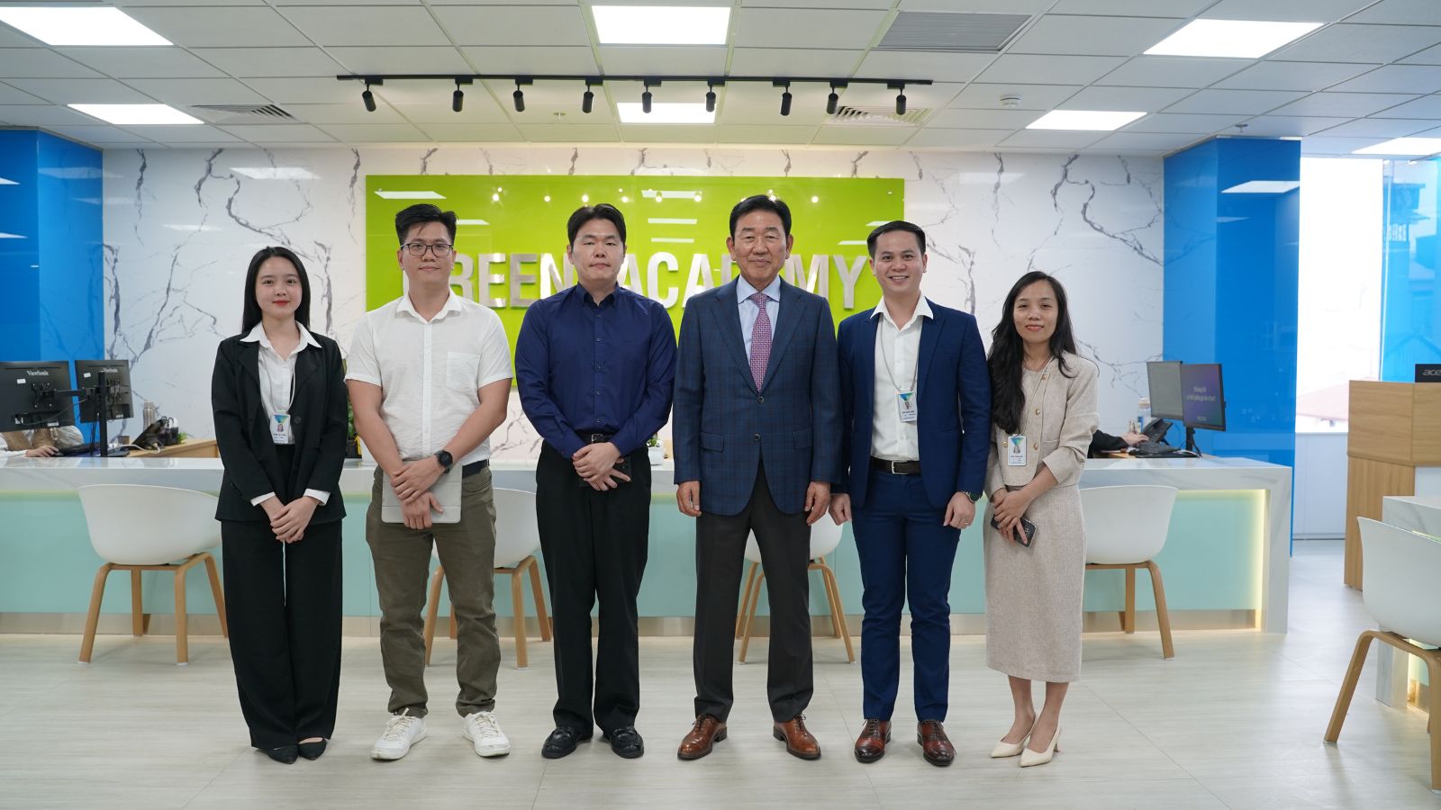 Nghiệm thu và bàn giao dự án văn phòng với khách hàng