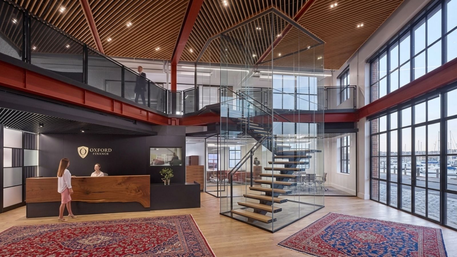 30+ Mẫu Thiết Kế Văn Phòng Tài Chính Cao Cấp, Đẹp & Hiện Đại 2026 14 Văn phòng Oxford Finance Headquarters - Alexandria diện tích lớn gồm quầy lễ tân, khu vực hành lang cầu thang và pantry