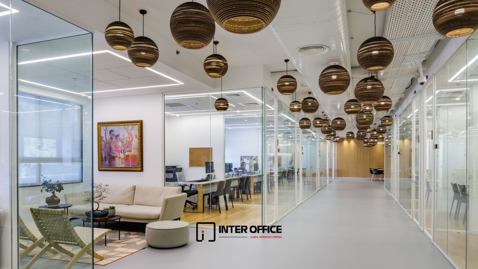 Hành lang văn phòng phong cách Á Đông với đèn lồng tre và vách kính ngăn phòng - Inter Office